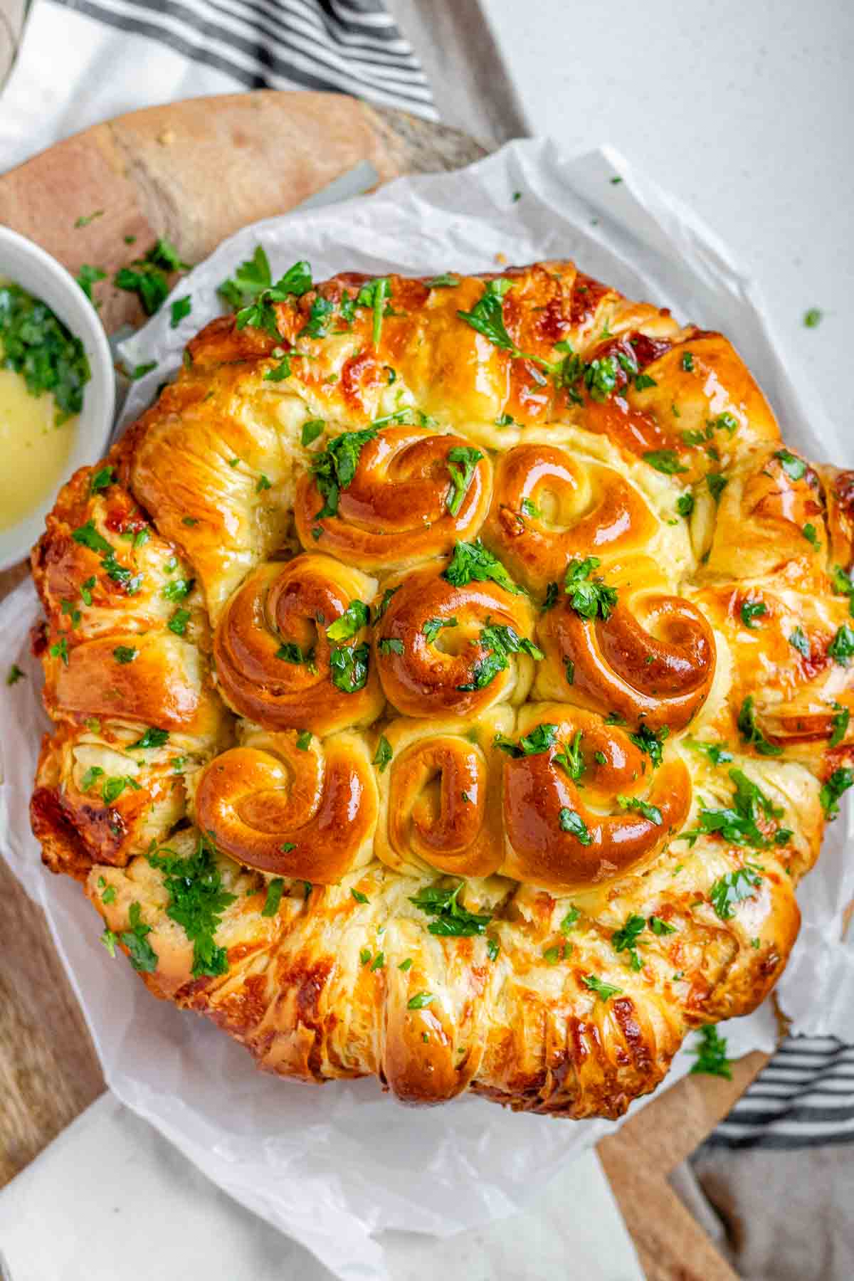 Rolled dough that has been baked and covered with parsley and butter.